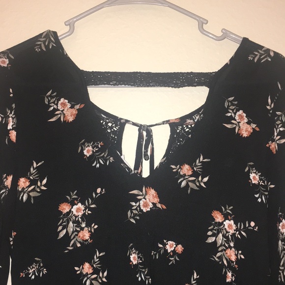 Floral Black Blouse - Picture 7 of 7